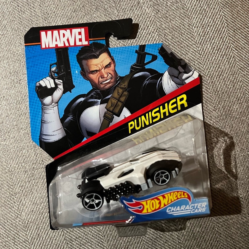 Hot Wheels Marvel Character Cars Punisher 1:64